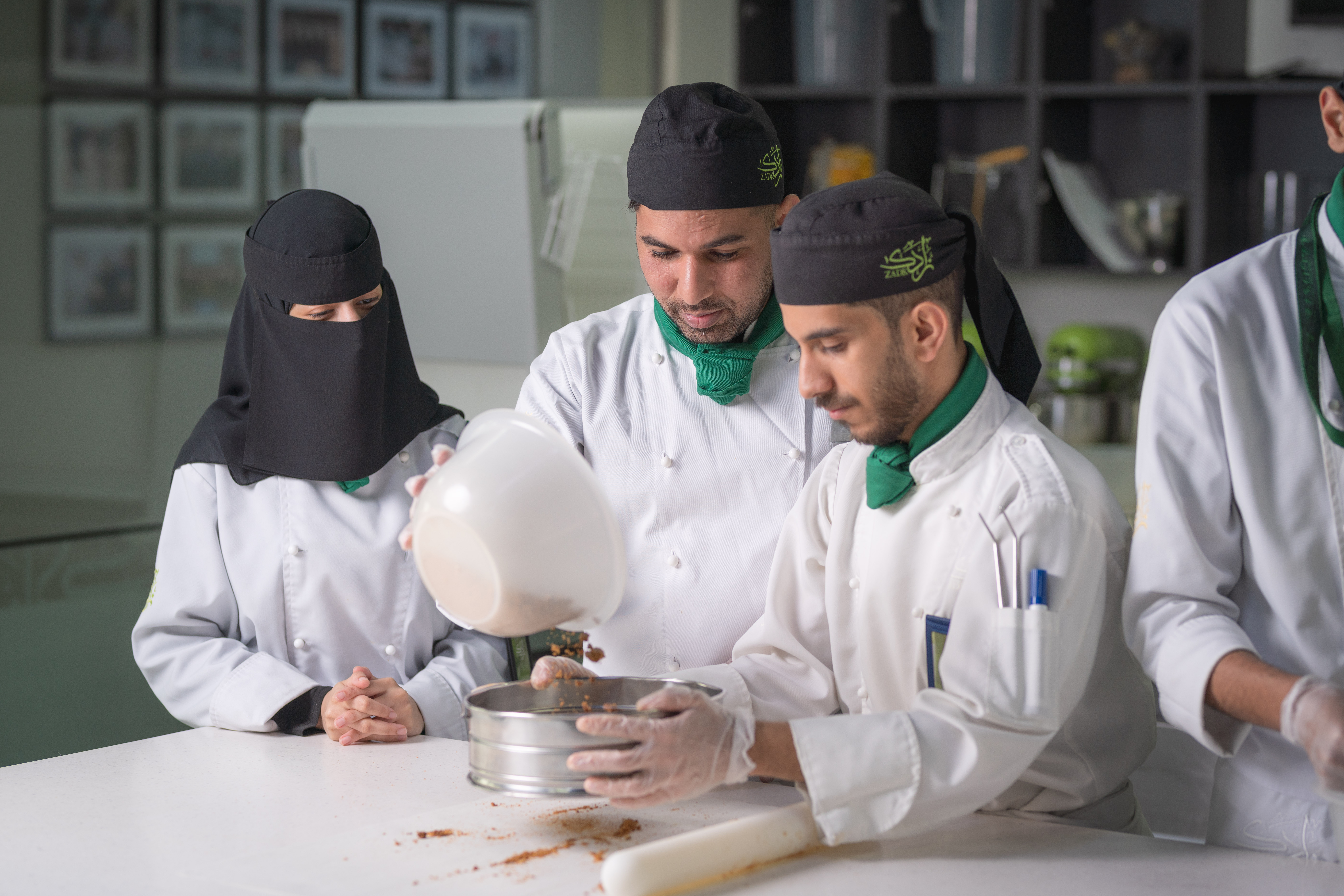 برنامج اللغة الإنجليزية للضيافة (HEP)
